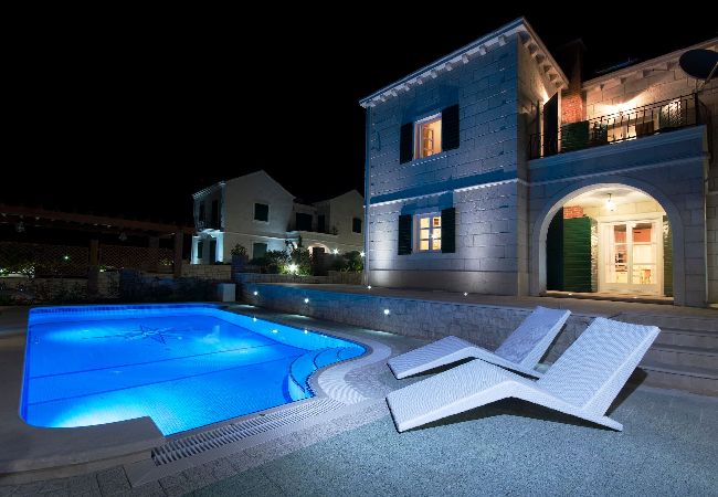Willa w Makarska - Villa Goran with pool Willa w Makarska - Villa Goran with pool