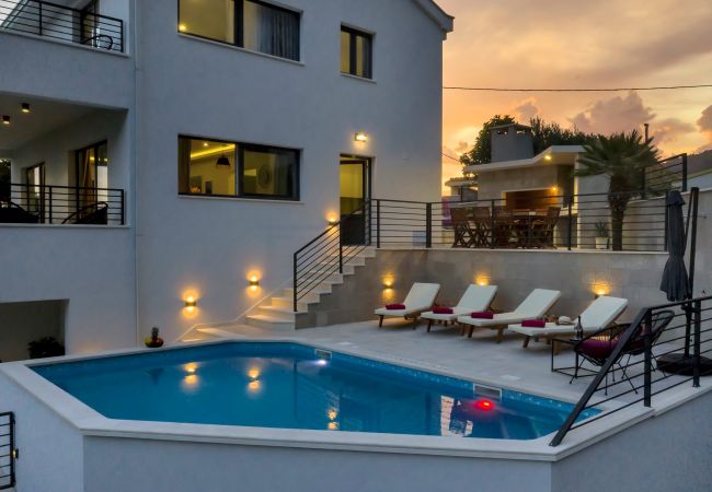 Willa w Makarska -  Villa Vivace with pool