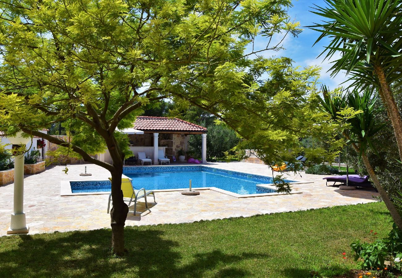 Apartament w Sumartin - Luxury Apartment Dado with pool, island Brac