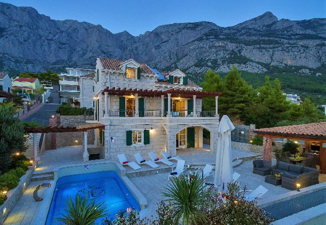 Villa i Makarska - Villa Vikki with pool and seaview 