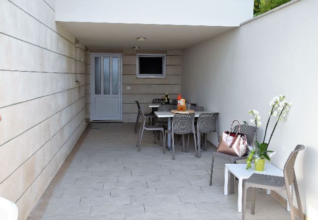 Lägenhet i Makarska -  Adria View, Apartment Ina with pool