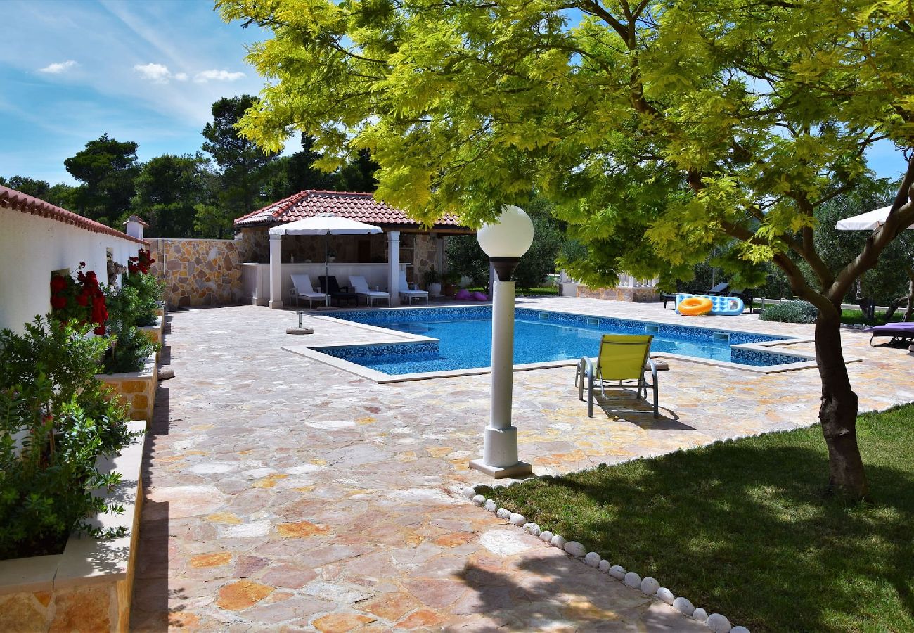 Lägenhet i Sumartin - Luxury Apartment Roza with pool, island Brac