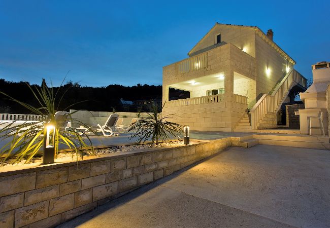 Villa i Selca -  Villa Lokanjac with pool