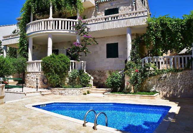 Villa i Selca -  Villa Sunny wit pool, by the beach
