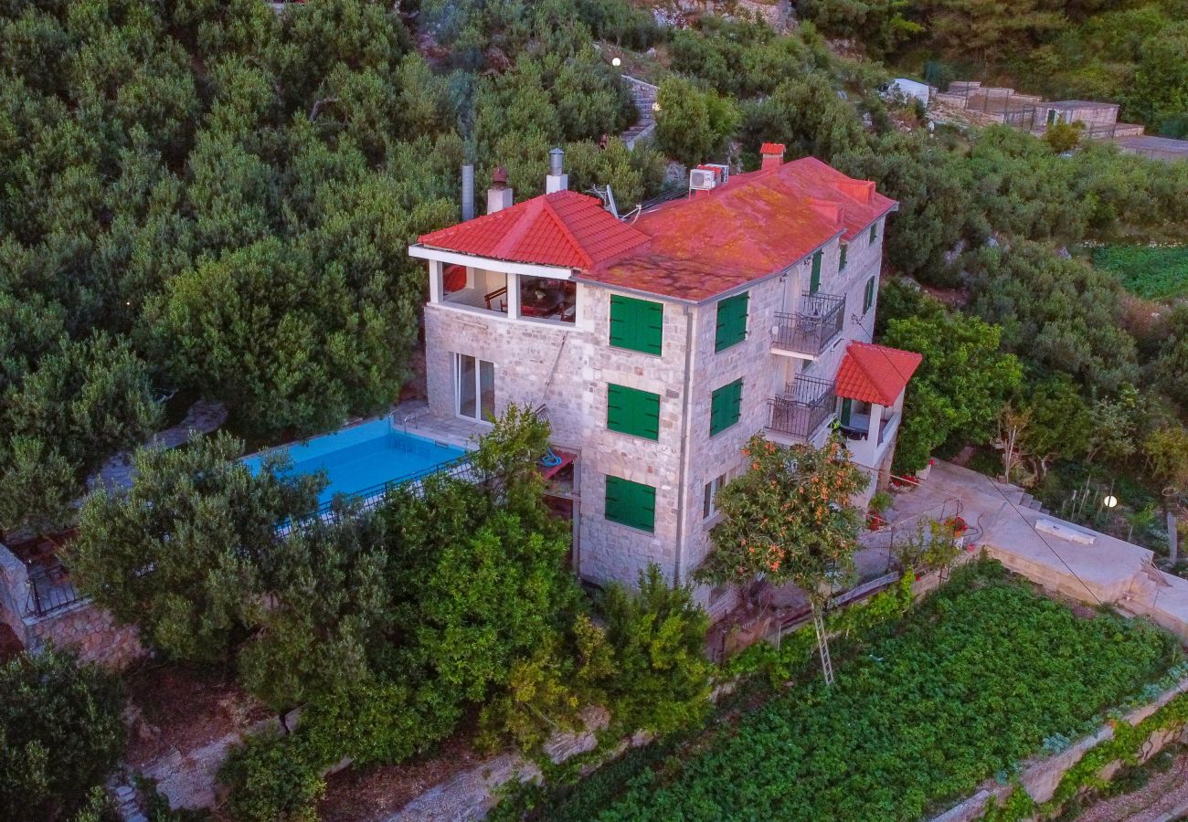 Villa i Makarska - Villa Sara with pool, whirlpool and sea view