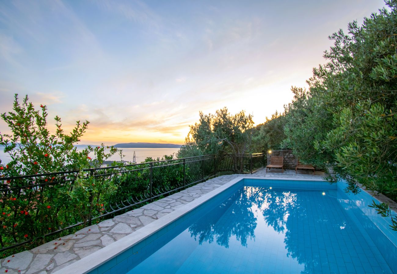 Villa i Makarska - Villa Sara with pool, whirlpool and sea view