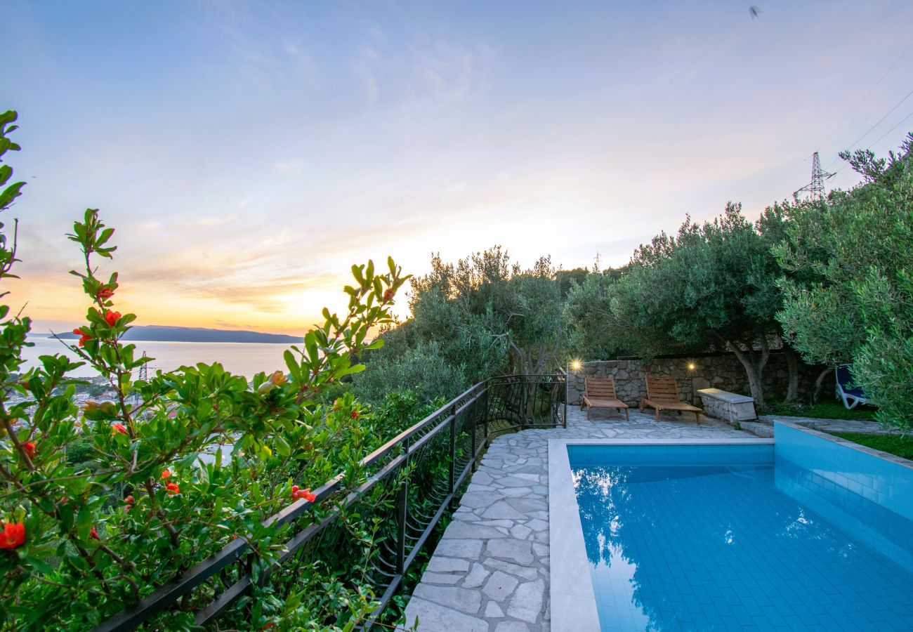 Villa i Makarska - Villa Sara with pool, whirlpool and sea view