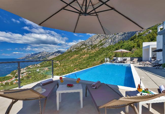 Villa i Brela - Villa Skyview, infinity-pool, whirlpool Villa i Brela - Villa Skyview, infinity-pool, whirlpool