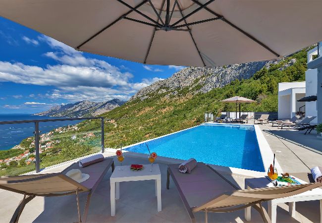 Villa i Brela - Villa Skyview, infinity-pool, whirlpool