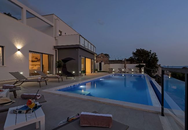 Villa i Brela - Villa Skyview, infinity-pool, whirlpool