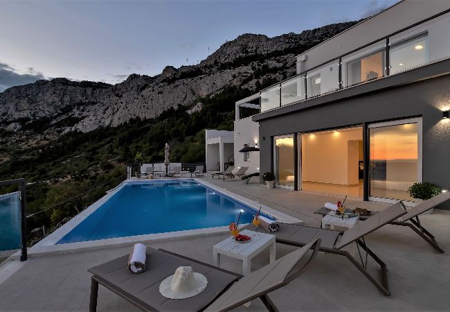 Villa i Brela - Villa Skyview, infinity-pool, whirlpool