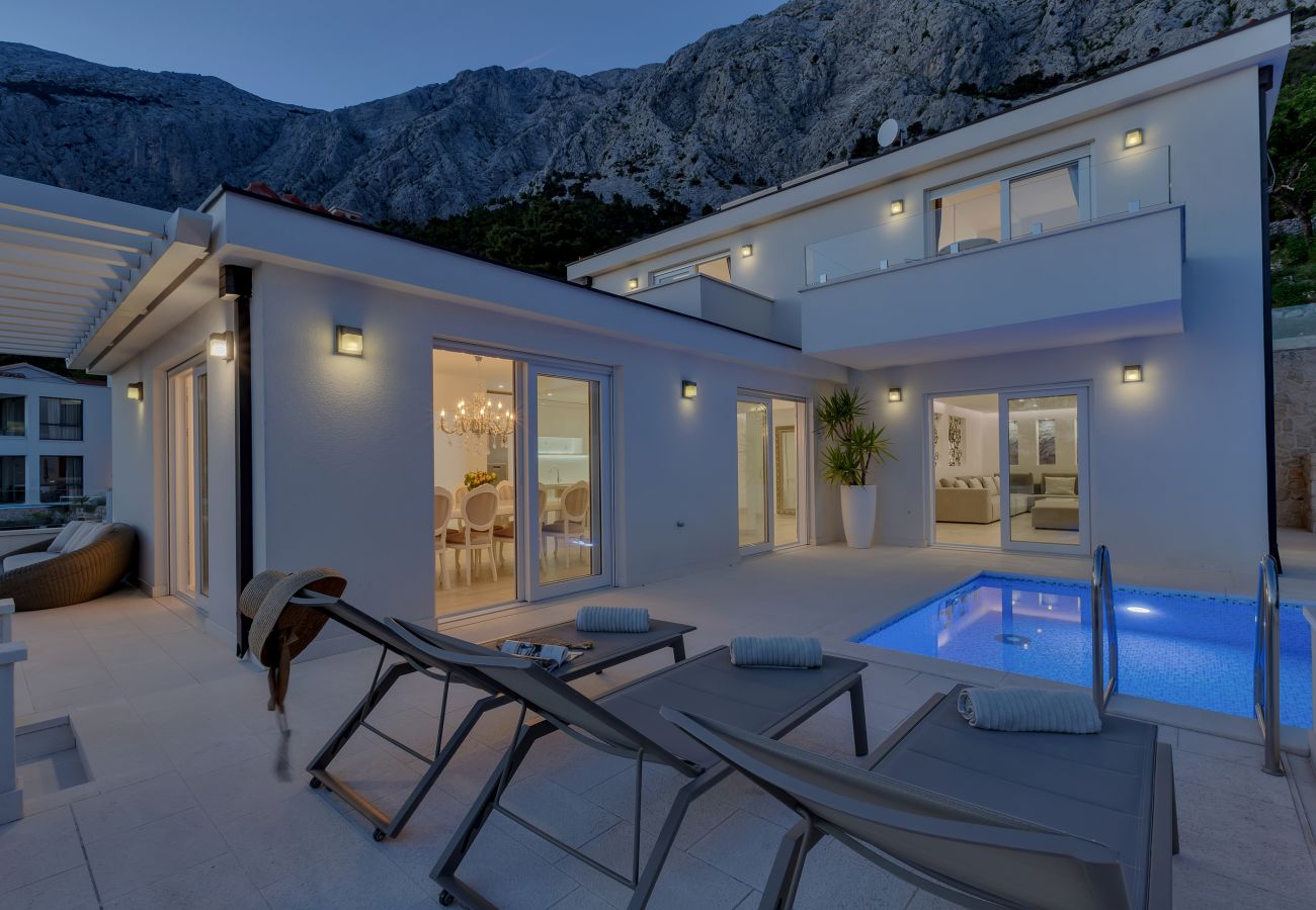 Villa i Baška Voda - Villa Prestige with pool, sauna