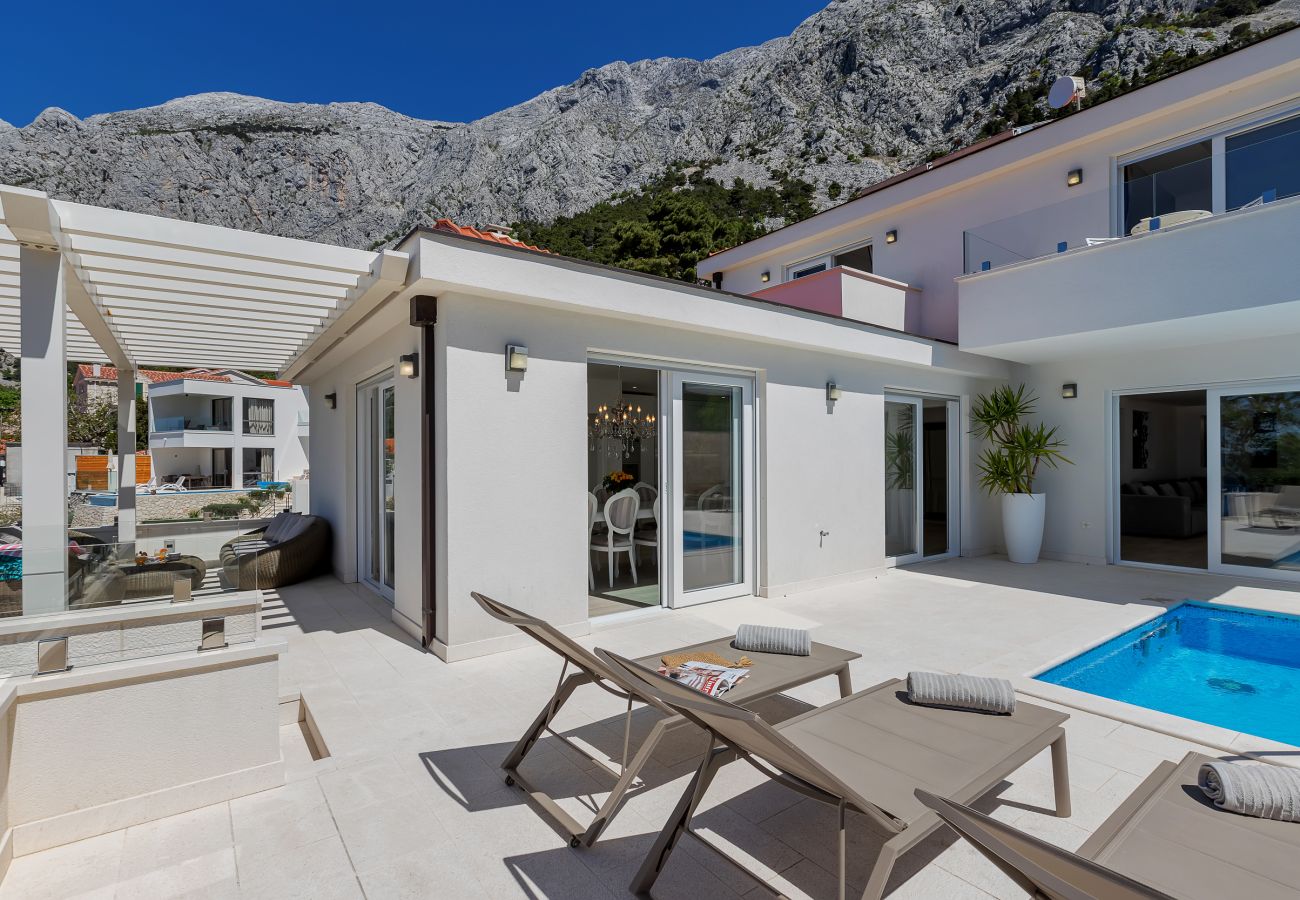 Villa i Baška Voda - Villa Prestige with pool, sauna