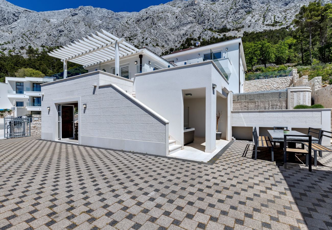 Villa i Baška Voda - Villa Prestige with pool, sauna