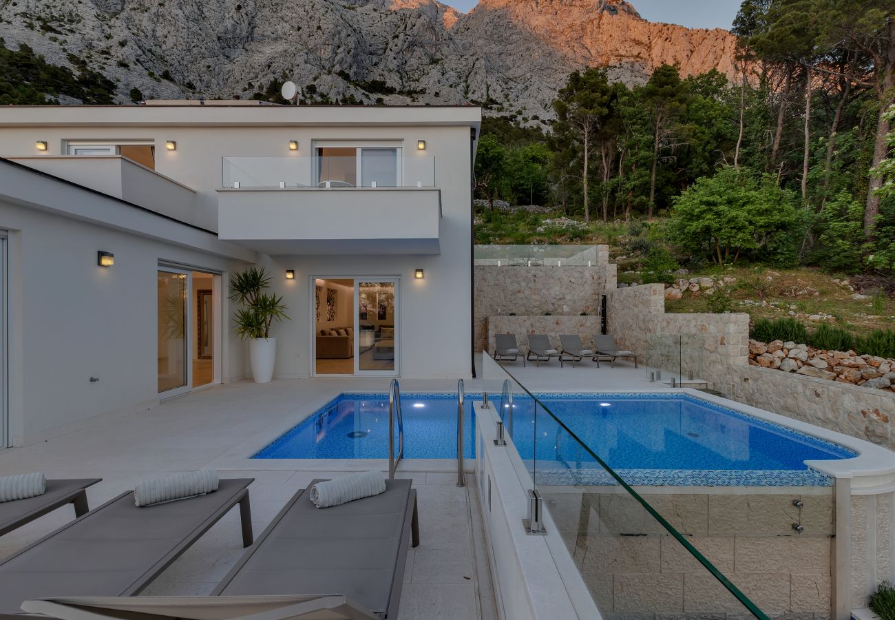 Villa i Baška Voda - Villa Prestige with pool, sauna