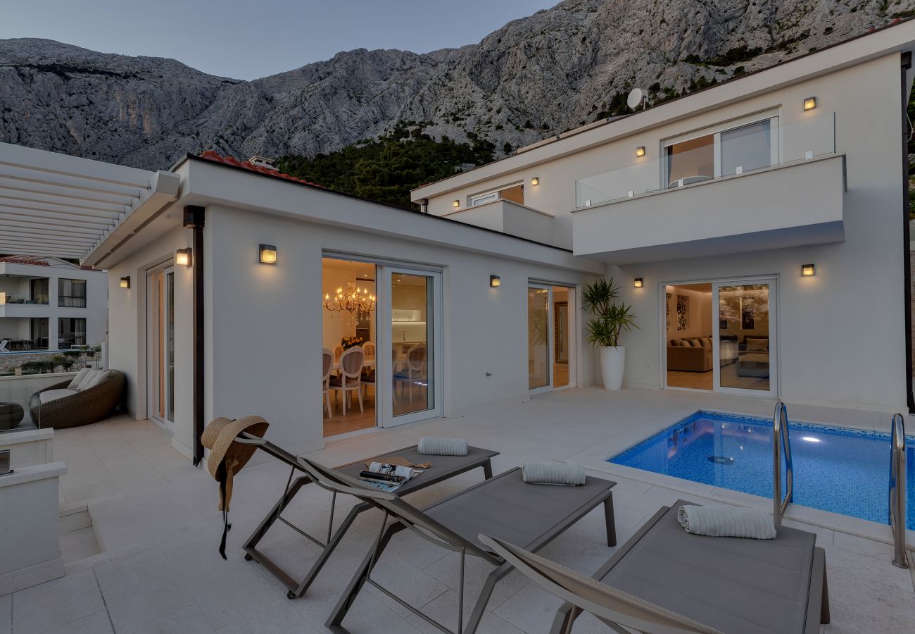 Villa i Baška Voda - Villa Prestige with pool, sauna