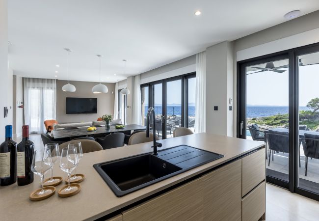 Villa i Potomje - Luxury Villa Mare, right on the beach Villa i Potomje - Luxury Villa Mare, right on the beach