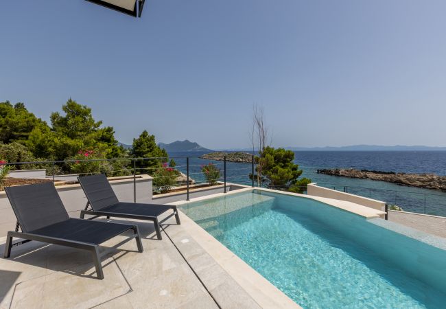Villa i Potomje - Luxury Villa Luce, right on the beach  Villa i Potomje - Luxury Villa Luce, right on the beach