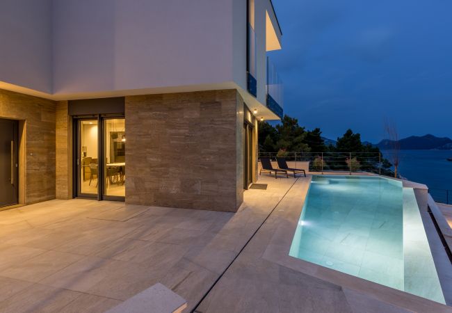 Villa i Potomje - Luxury Villa Luce, right on the beach  Villa i Potomje - Luxury Villa Luce, right on the beach
