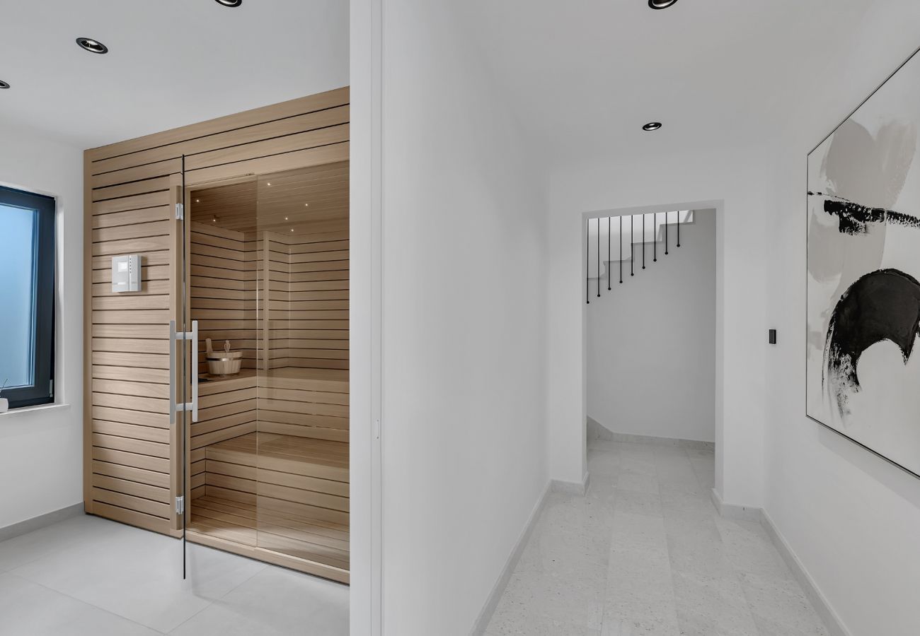 Villa i Veliko Brdo - Luxury Villa Reina, Pool, Sauna, Whirlpool