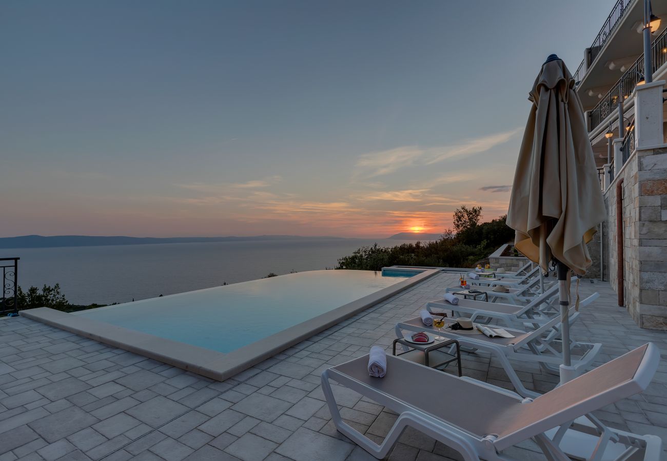 Hyra rum i Podgora - Hotel Nature's Retreat, Deluxe suite with balcony and sea view