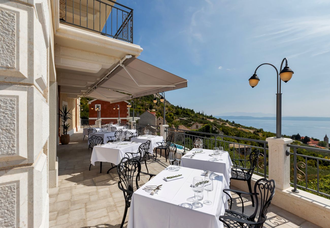 Hyra rum i Podgora - Hotel Nature's Retreat, Deluxe suite with balcony and sea view