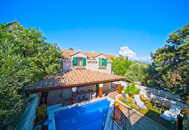 Stuga i Selca - Villa Valentina with pool and close to beach