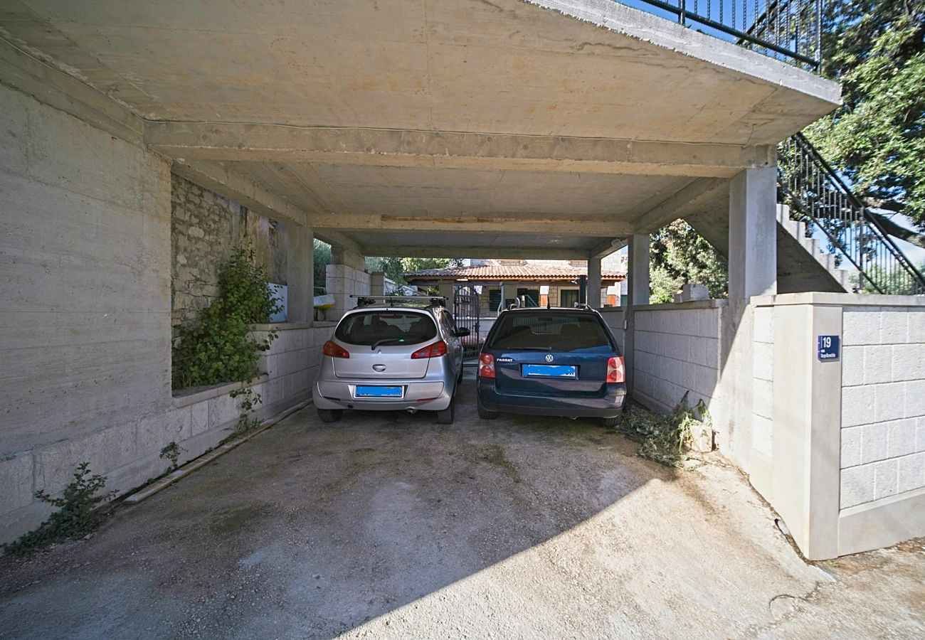 Stuga i Selca - Villa Valentina with pool and close to beach