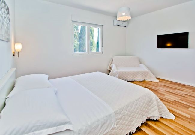Ferienhaus in Bogomolje -  Villa LeChalet Insel Hvar Ferienhaus in Bogomolje -  Villa LeChalet Insel Hvar