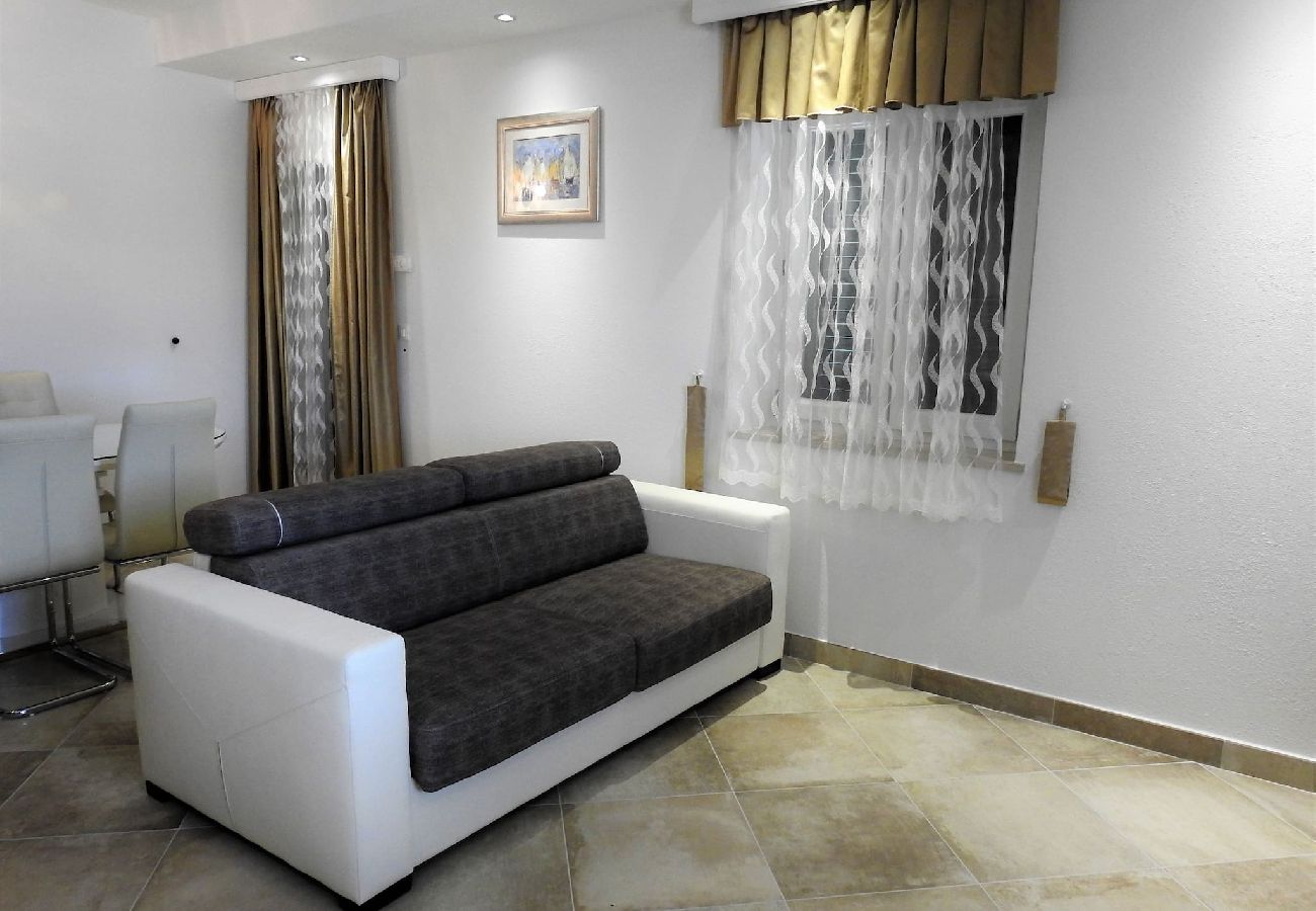 Ferienwohnung in Sumartin - Luxury Apartment Roza mit Pool, Insel Brac
