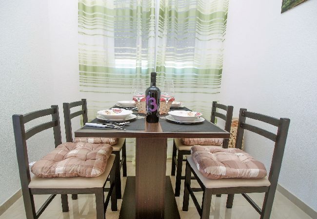 Ferienwohnung in Makarska -  Adria View, Apartment Dado, mit Pool Ferienwohnung in Makarska -  Adria View, Apartment Dado, mit Pool