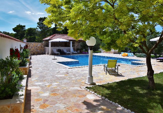 Ferienwohnung in Sumartin -  Villa Barbara, Apartment Niko mit Pool