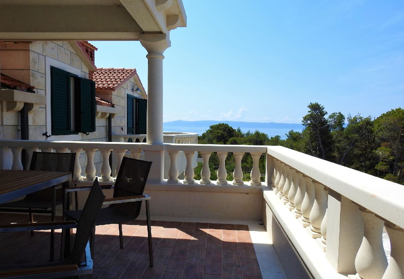 Ferienwohnung in Sumartin - Luxury Apartment Niko mit Pool, Insel Brac