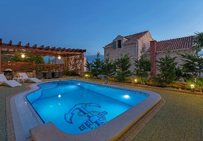 Villa in Makarska -  Villa Marko mit Pool