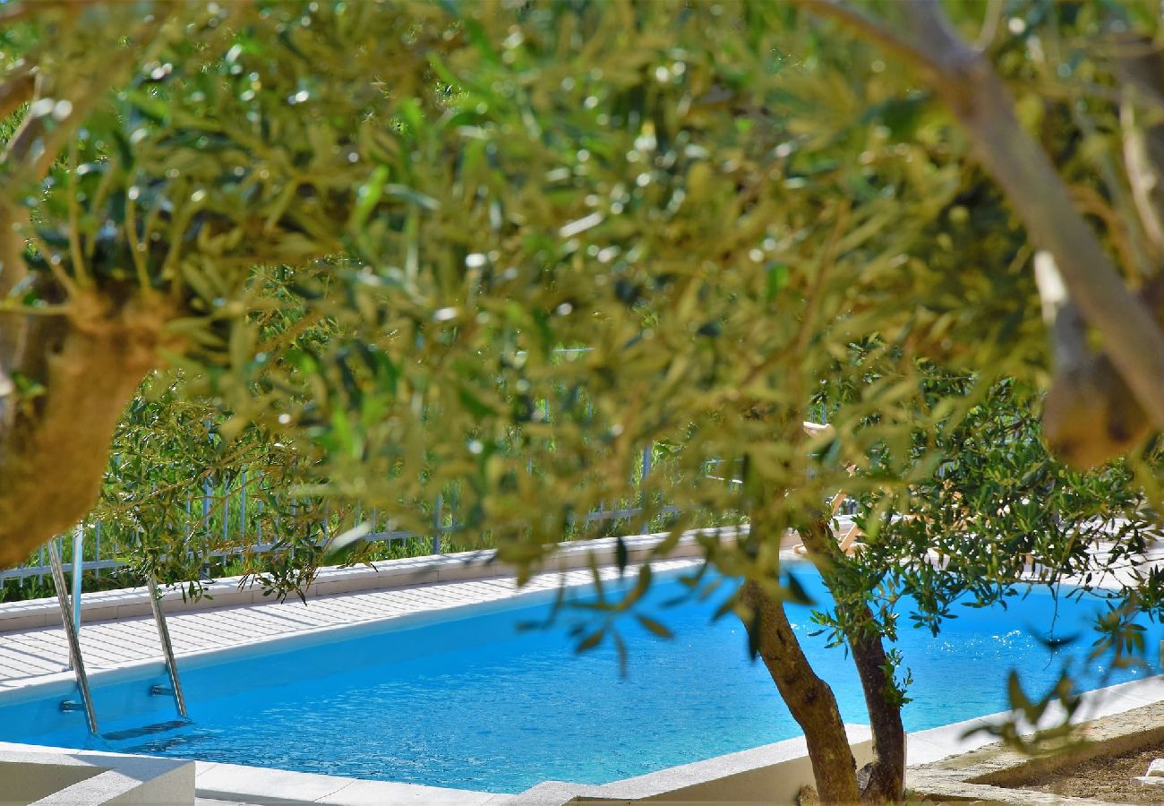 Ferienhaus in Podgora -  Villa Siesta mit Pool