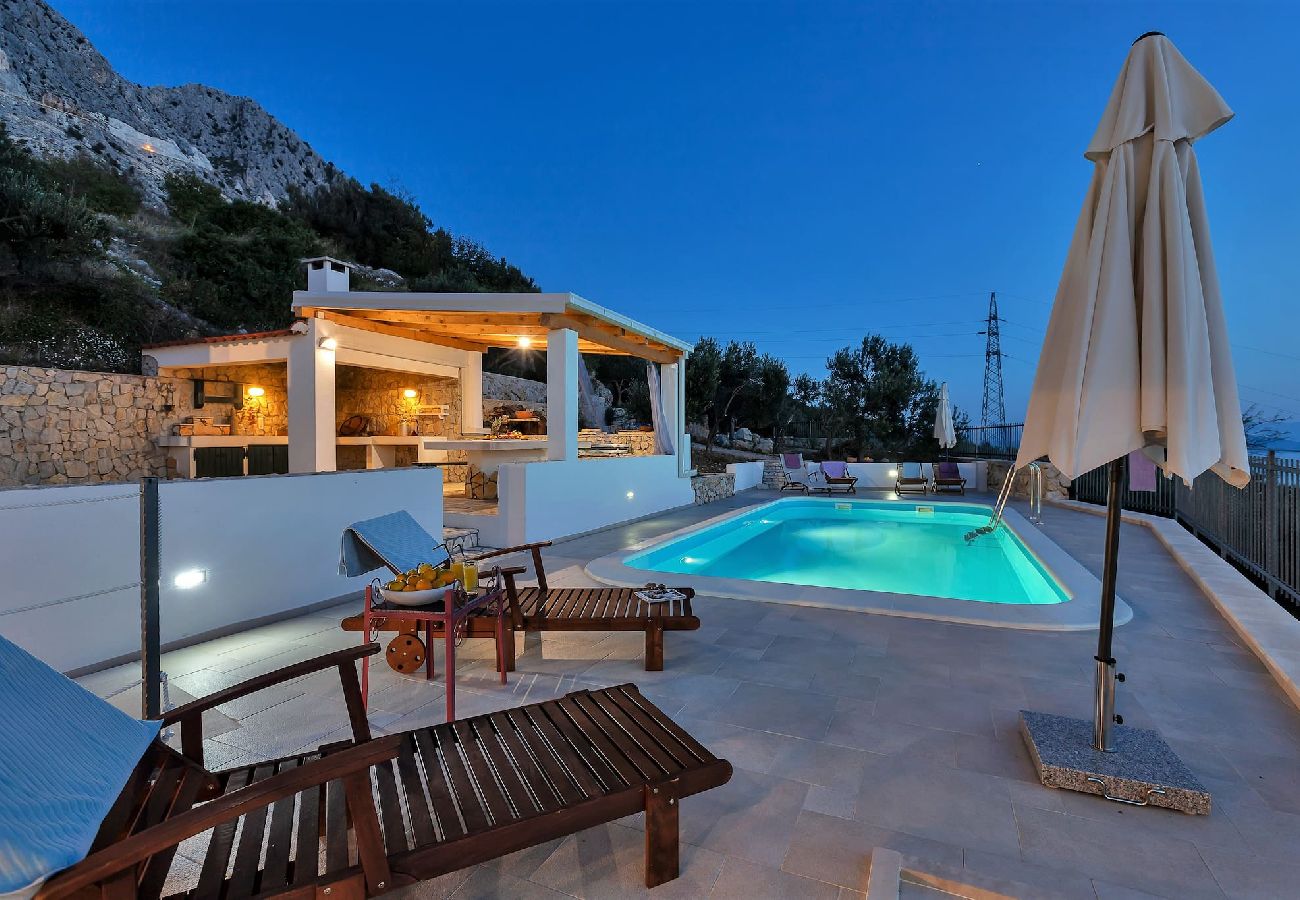 Ferienhaus in Podgora -  Villa Siesta mit Pool