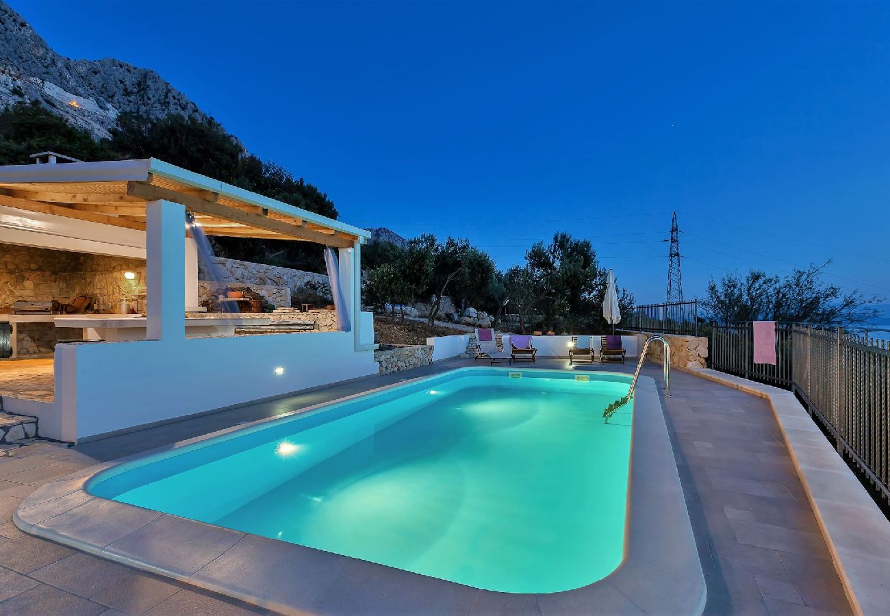 Ferienhaus in Podgora -  Villa Siesta mit Pool