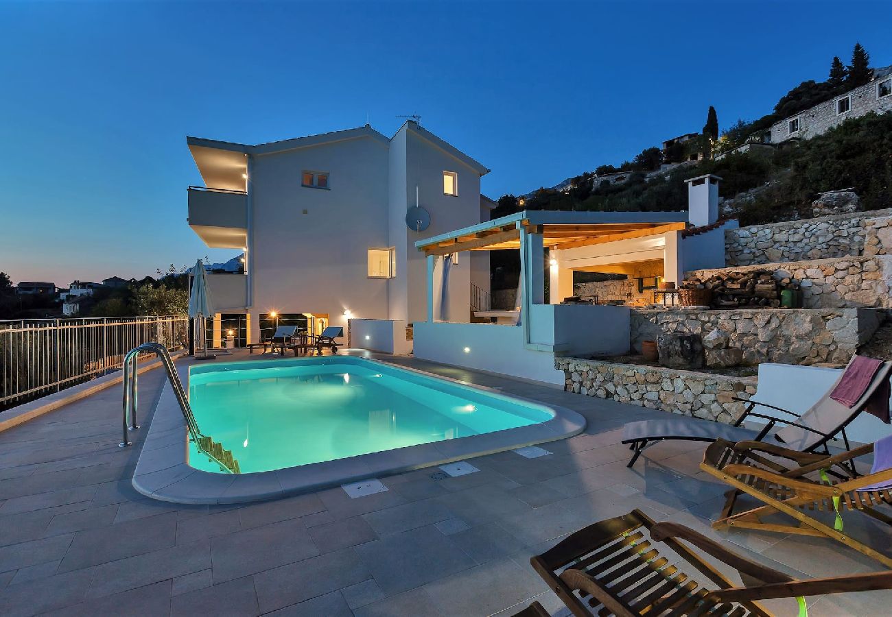 Ferienhaus in Podgora -  Villa Siesta mit Pool