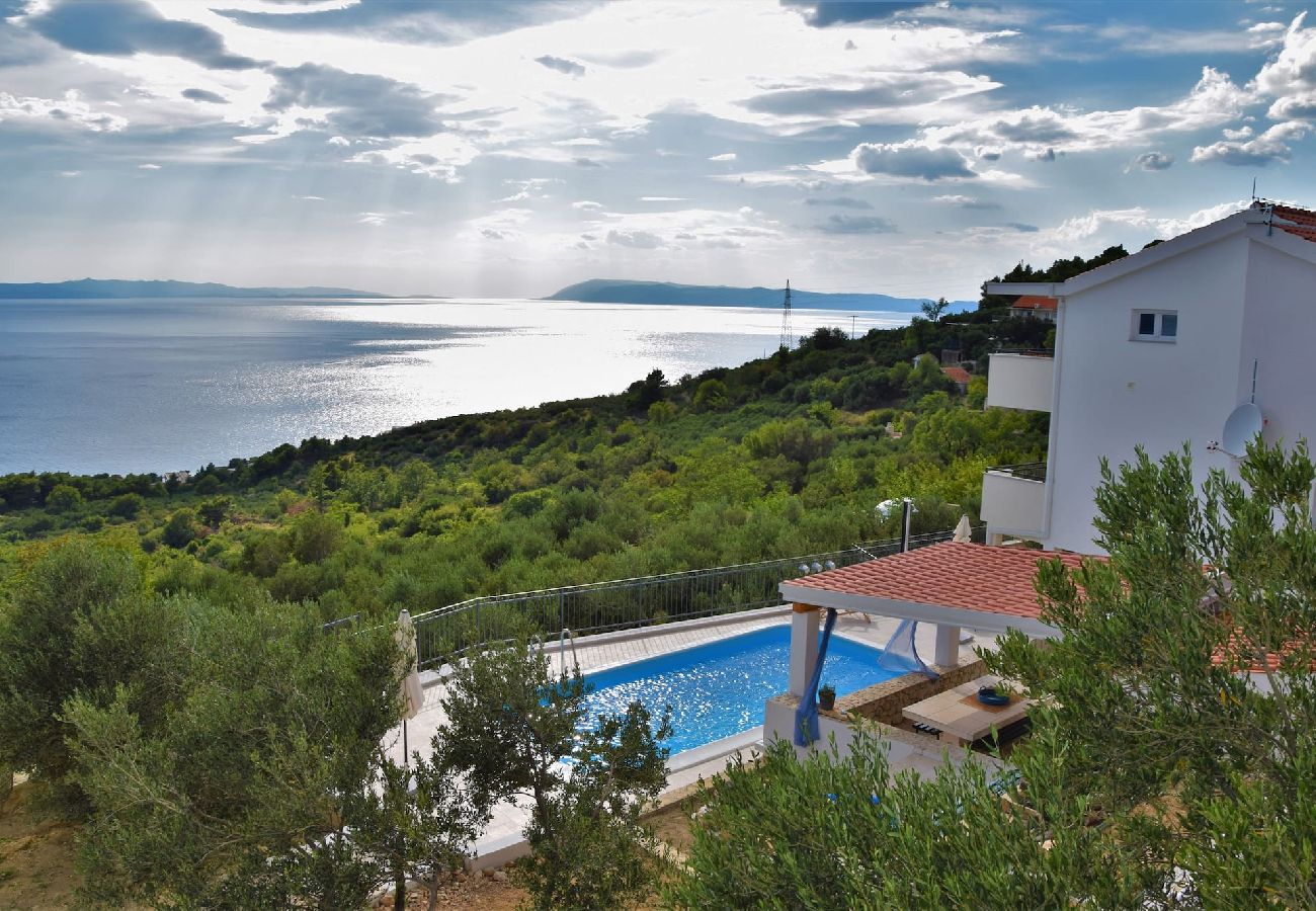 Ferienhaus in Podgora -  Villa Siesta mit Pool