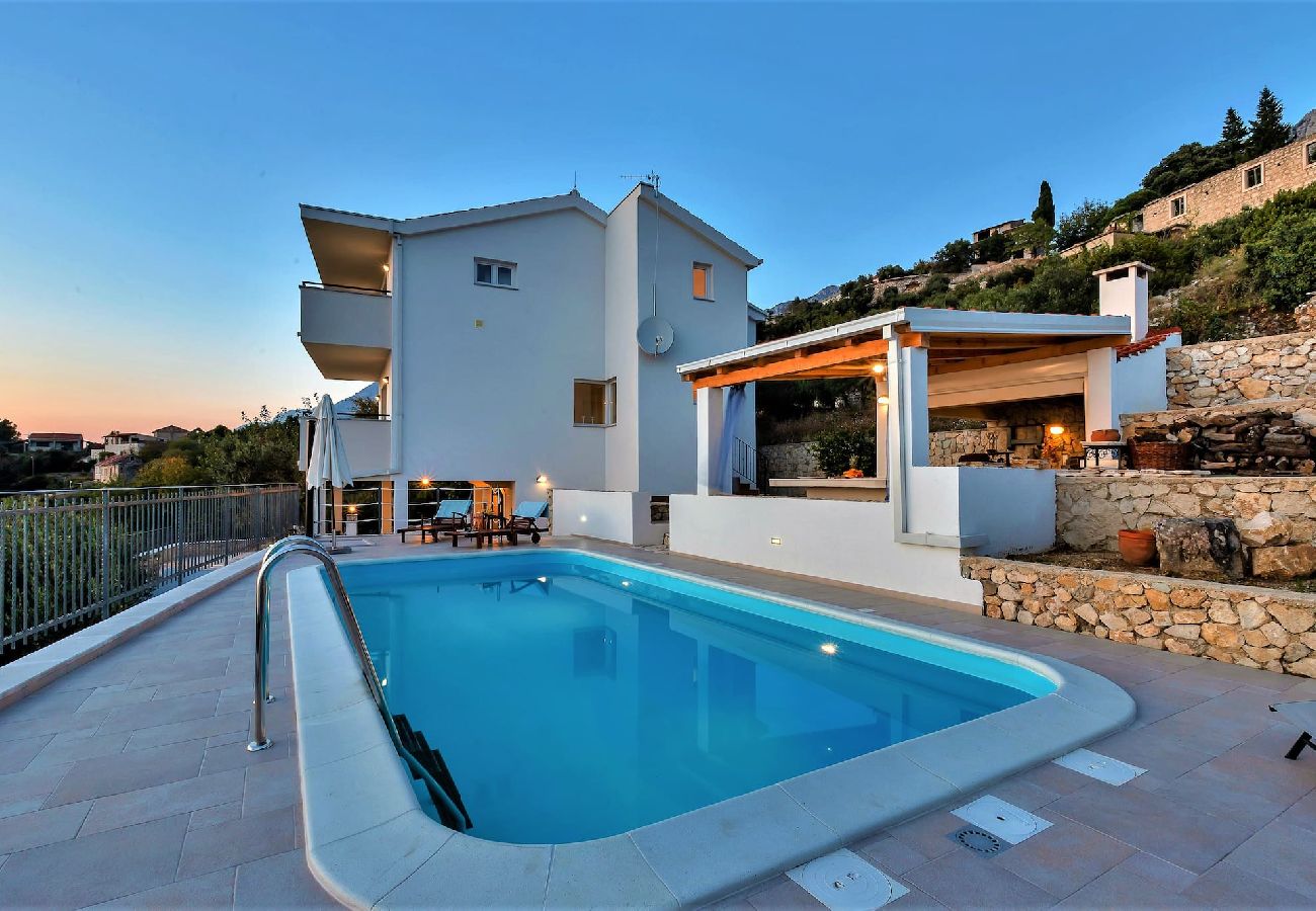 Ferienhaus in Podgora -  Villa Siesta mit Pool