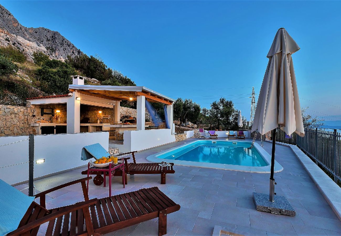 Ferienhaus in Podgora -  Villa Siesta mit Pool