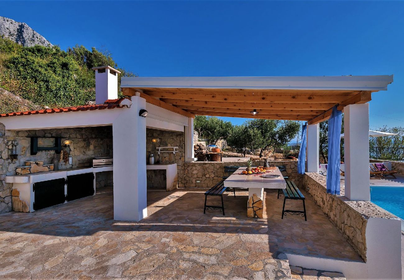 Ferienhaus in Podgora -  Villa Siesta mit Pool