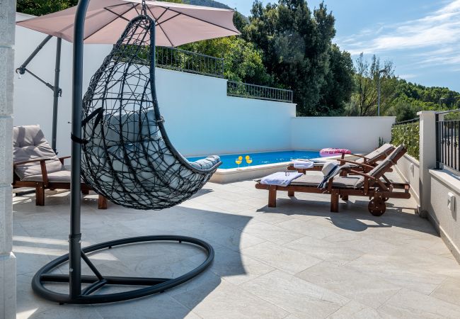 Ferienhaus in Makarska -  Villa Apollon mit Pool