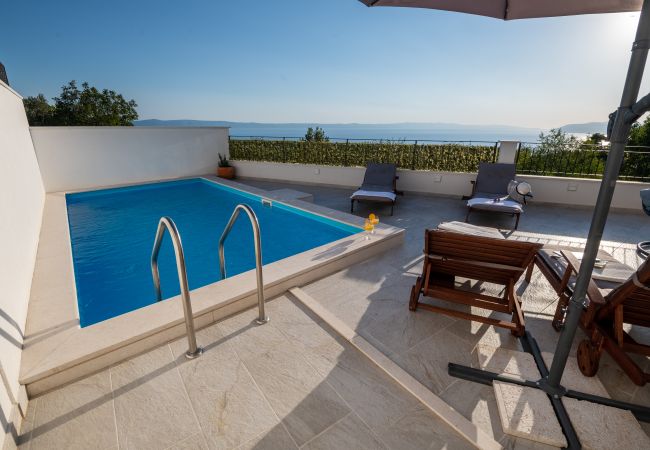 Ferienhaus in Makarska -  Villa Apollon mit Pool