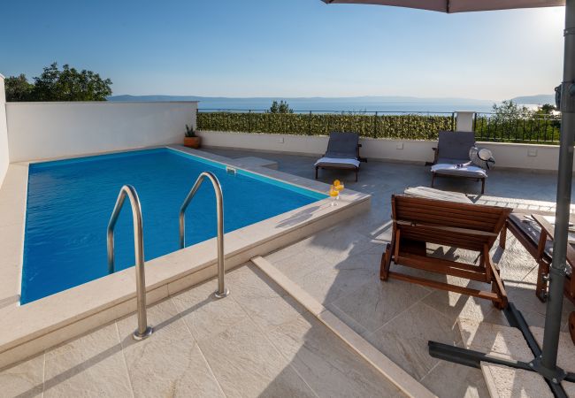 Ferienhaus in Makarska -  Villa Apollon mit Pool