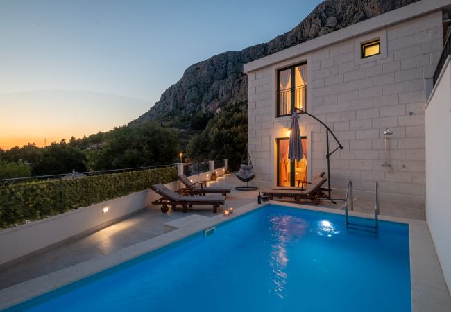 Ferienhaus in Makarska -  Villa Apollon mit Pool