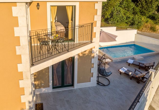 Ferienhaus in Makarska -  Villa Apollon mit Pool