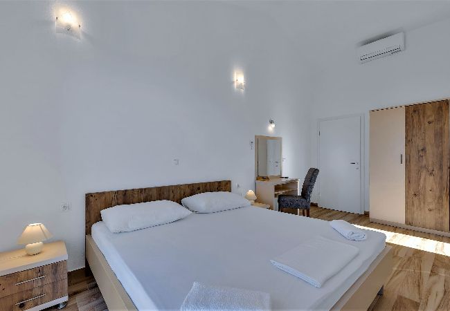 Ferienhaus in Bast -  Villa Magico mit Pool und Meerblick Ferienhaus in Bast -  Villa Magico mit Pool und Meerblick