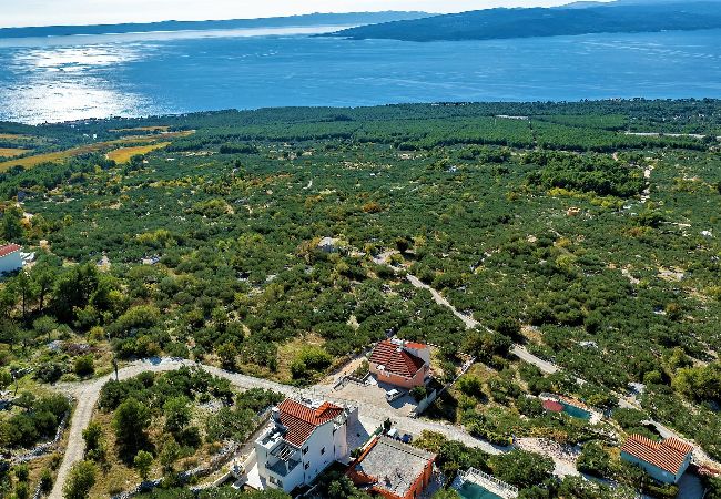 Ferienhaus in Bast -  Villa Magico mit Pool und Meerblick Ferienhaus in Bast -  Villa Magico mit Pool und Meerblick