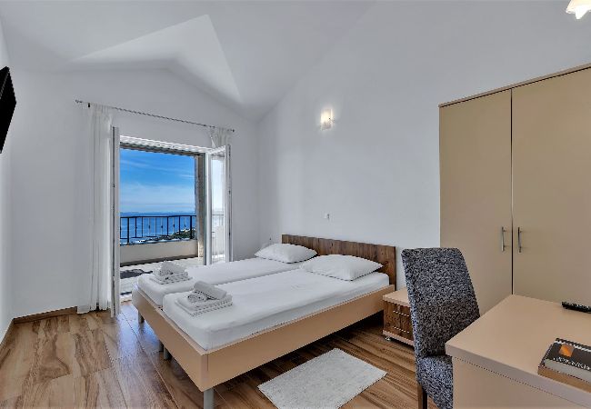 Ferienhaus in Bast -  Villa Magico mit Pool und Meerblick Ferienhaus in Bast -  Villa Magico mit Pool und Meerblick